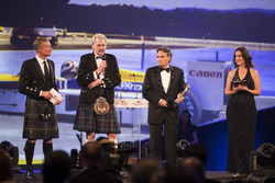 Nelson Piquet receives a lifetime achievement award from Gordon Murray