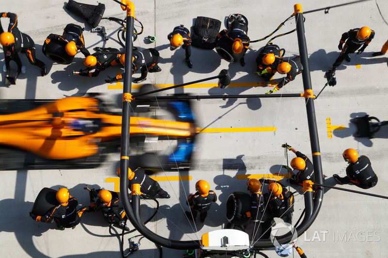 7e Fernando Alonso, McLaren MCL33 Renault