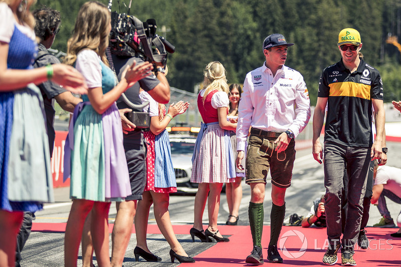 Max Verstappen, Red Bull Racing and Nico Hulkenberg, Renault Sport F1 Team on the drivers parade