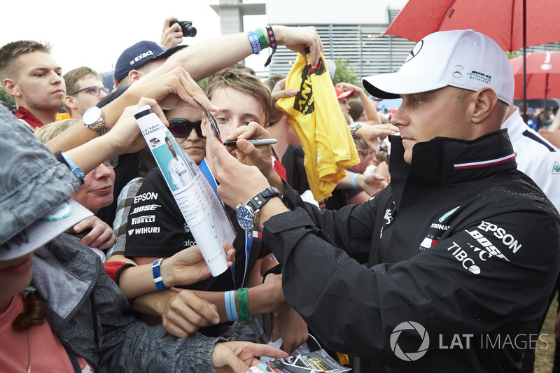 Valtteri Bottas, Mercedes AMG F1, signs autographs for fans