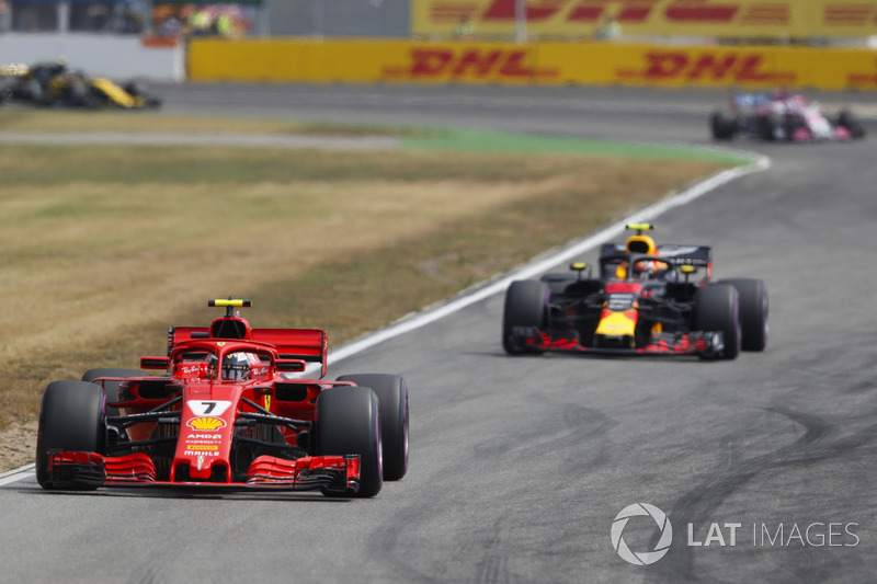 Kimi Raikkonen, Ferrari SF71H, Max Verstappen, Red Bull Racing RB14