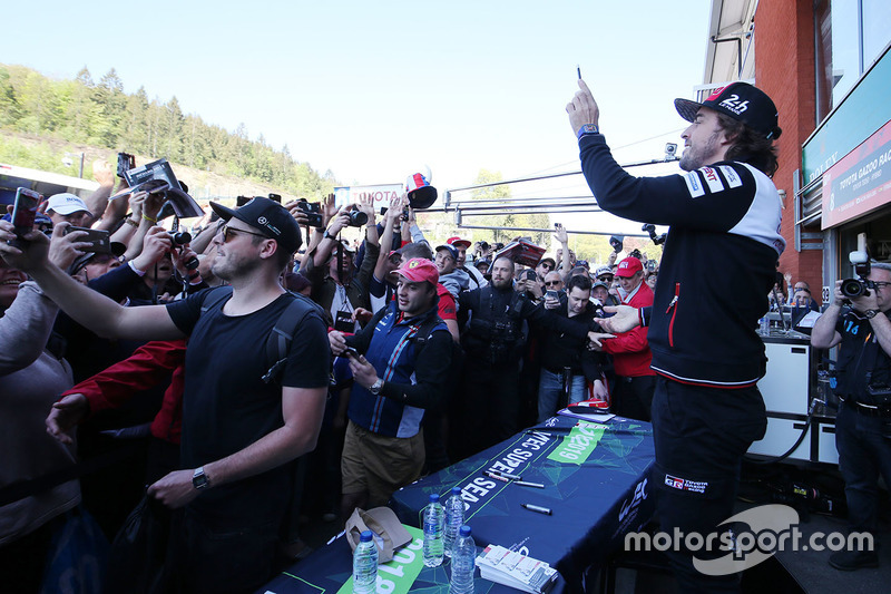 Fernando Alonso, Toyota Gazoo Racing during autograph session