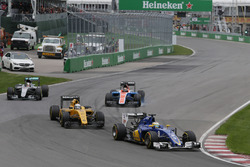 Marcus Ericsson, Sauber C35 leads Kevin Magnussen, Renault Sport F1 Team RS16 and Lewis Hamilton, Me
