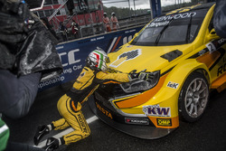 Le vainqueur Gabriele Tarquini, LADA Sport Rosneft, Lada Vesta