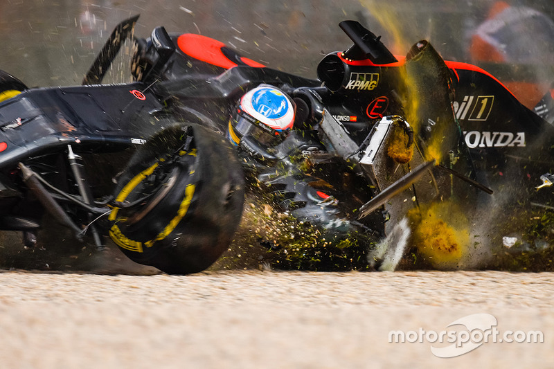 El gran accidente de Fernando Alonso, McLaren MP4-31