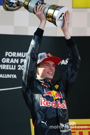 Ganador de la carrera Max Verstappen, Red Bull Racing celebra en el podio