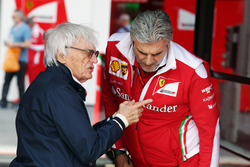 Bernie Ecclestone, met Ferrari-teambaas Maurizio Arrivabene