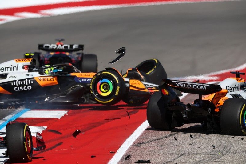 Fórmula 1 Sprint Austin: ¡Ambos McLaren fuera tras colisionar en la curva 1!