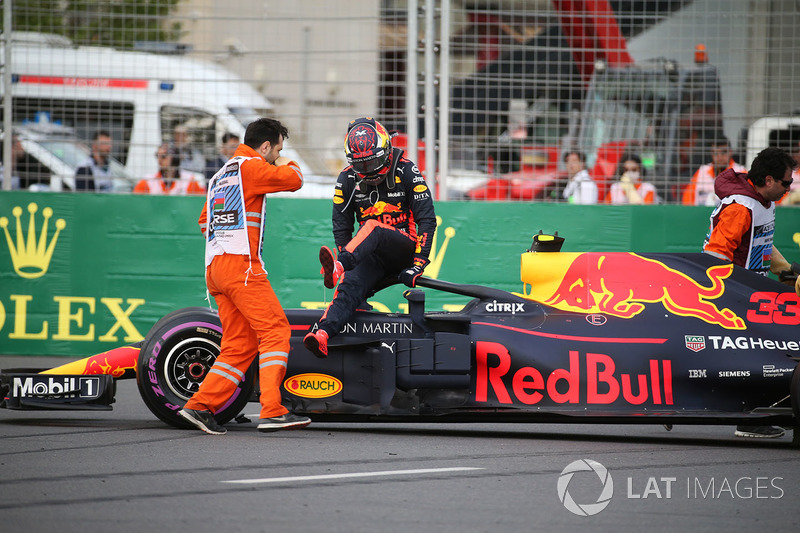 La voiture endommagée de Max Verstappen, Red Bull Racing RB14