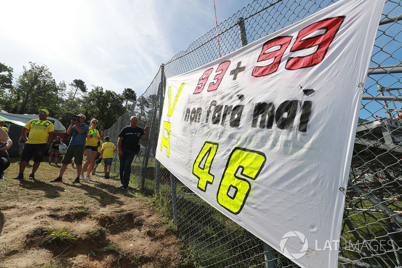 Os fãs de Valentino Rossi comparecem em massa no mundo todo, mas é em Mugello que eles se destacam.
