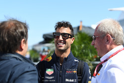 Daniel Ricciardo, Red Bull Racing et Dr Helmut Marko, consultant Red Bull Motorsport