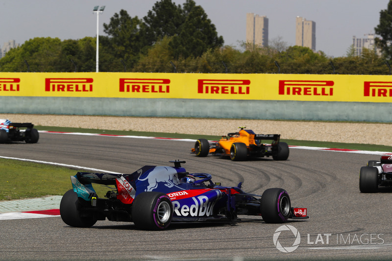 Stoffel Vandoorne, McLaren MCL33 Renault, leads Marcus Ericsson, Sauber C37 Ferrari, and Brendon Hartley, Toro Rosso STR13 Honda