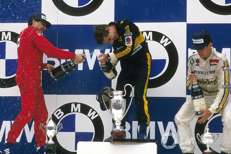 Podio: Ganador de carrera Ayrton Senna, Lotus, segundo lugar Michele Alboreto, Ferrari, tercer lugar Patrick Tambay, Renault