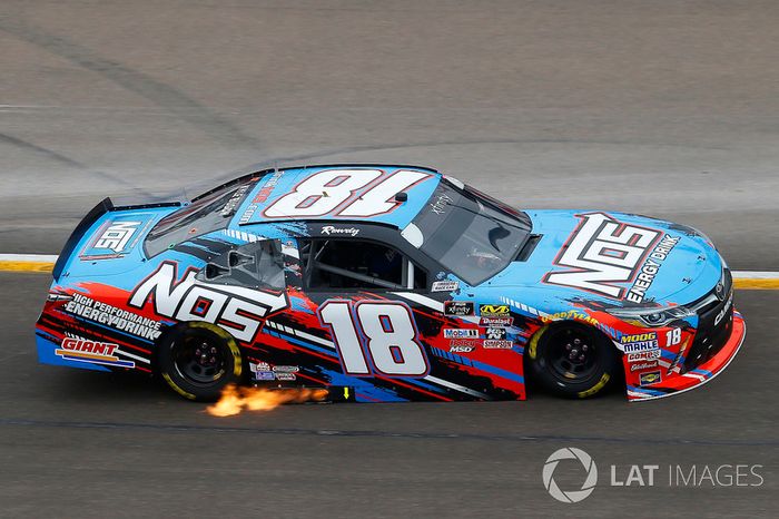 Kyle Busch, Joe Gibbs Racing, Toyota Camry NOS