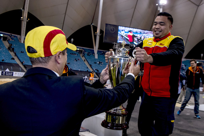 DHL entrega los trofeos al podio