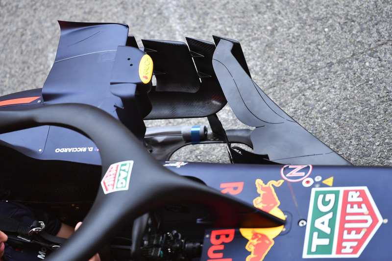 Red Bull Racing RB14 sidepod and barge board