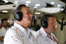 Керівний директор McLaren Джонатан Ныл, генеральний директор McLaren Зак Браун