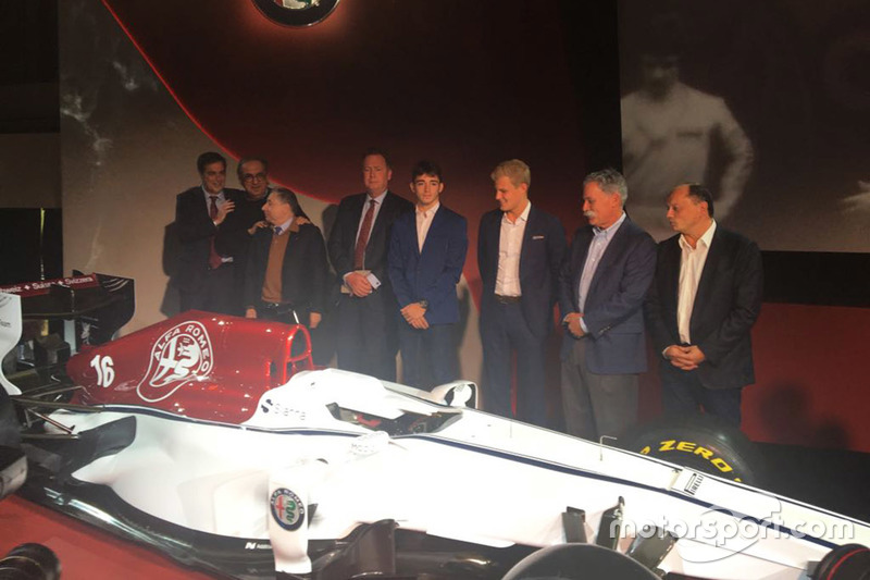 Marcus Ericsson e Charles Leclerc, Sauber, Jean Todt, Presidente FIA, Chase Carey, CEO e Chairman del Formula One Group, Sergio Marchionne, CEO FIAT, Frederic Vasseur, Team Principal Sauber