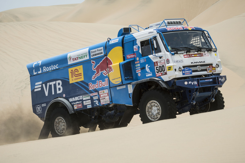 #500 Team Kamaz Master: Eduard Nikolaev, Evgeny Yakovlev, Vladimir Rybakov