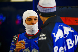 Гонщики Scuderia Toro Rosso Пьер Гасли и Брендон Хартли