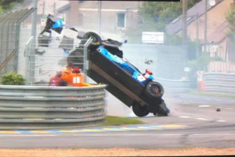 Crash: #47 Cetilar Villorba Corse Dallara P217 Gibson: Roberto Lacorte, Giorgio Sernagiotto, Felipe Nasr