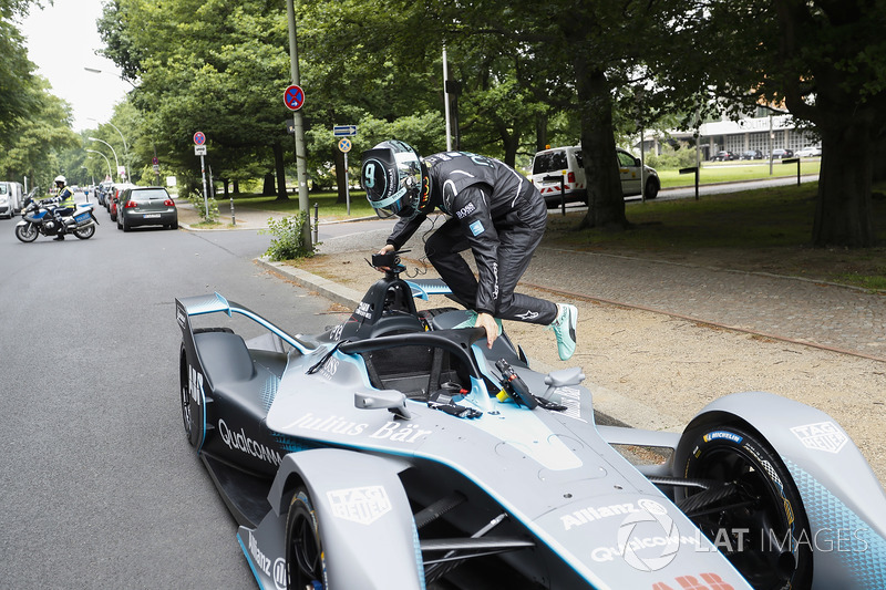 Kampiun Formula 1, Nico Rosberg masuk ke kokpit mobil baru Formula E