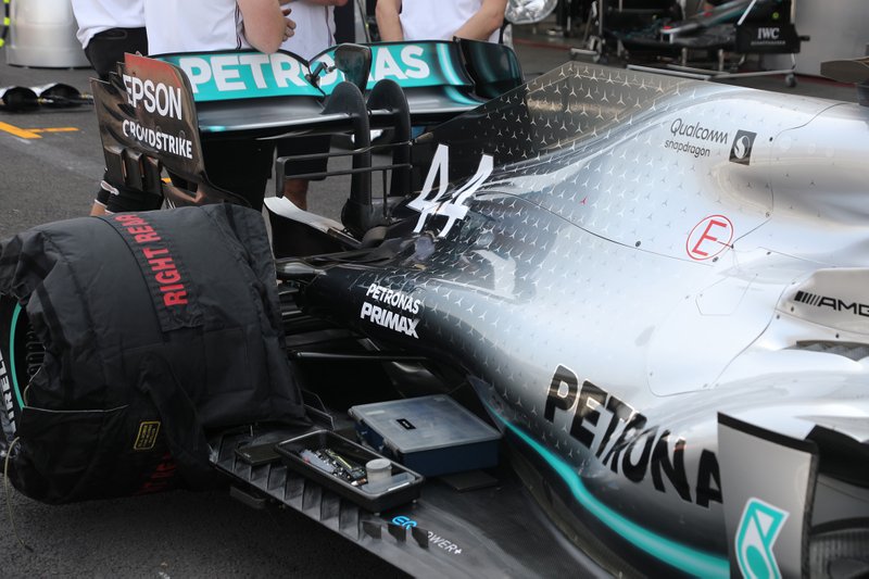 Mercedes AMG F1 W10, ducto trasero. 