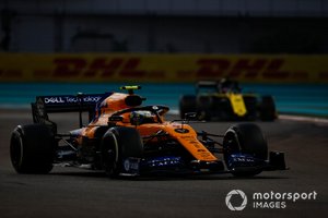 Lando Norris, McLaren MCL34, Daniel Ricciardo, Renault F1 Team R.S.19