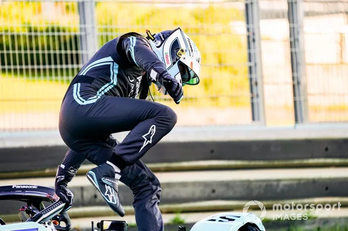 James Calado, Panasonic Jaguar Racing climbs out of his damaged Jaguar I-Type 4 