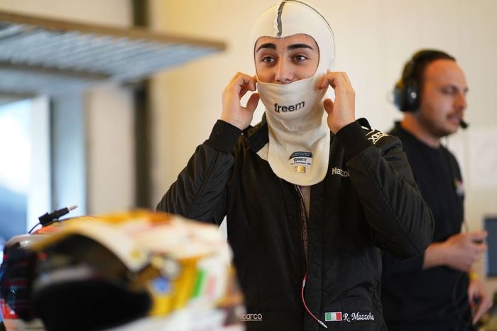 #323 Easy Race, Ferrari 488 Challenge Evo: Luigi Coluccio, Rocco Mazzola