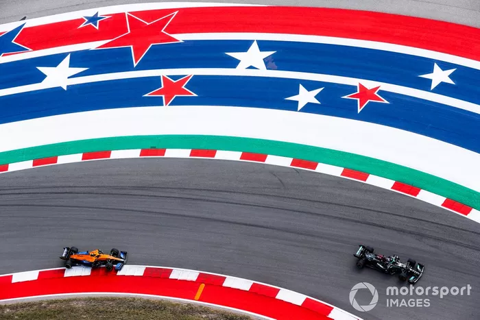Lewis Hamilton, Mercedes W12, Daniel Ricciardo, McLaren MCL35M