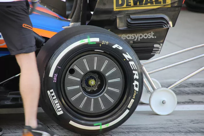 Detalle de las llantas 2022 del McLaren 2022