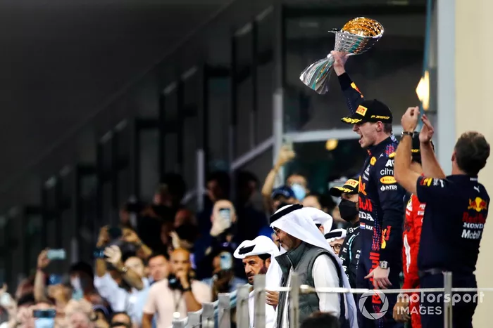 Podio: campeón de pilotos de 2021, Max Verstappen, Red Bull Racing,  Christian Horner, director del equipo, Red Bull Racing