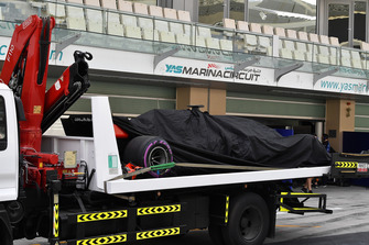 La voiture de Pietro Fittipaldi, Haas F1 Team VF-18 est ramenée au stand