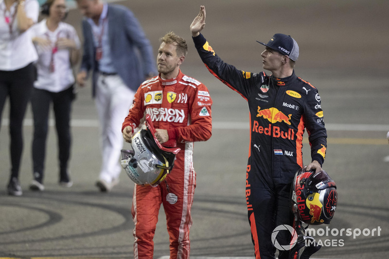 Sebastian Vettel, Ferrari et Max Verstappen, Red Bull Racing dans le parc fermé