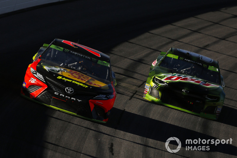 Martin Truex Jr., Furniture Row Racing, Toyota Camry Bass Pro Shops/5-hour ENERGY and Chase Elliott, Hendrick Motorsports, Chevrolet Camaro Mountain Dew