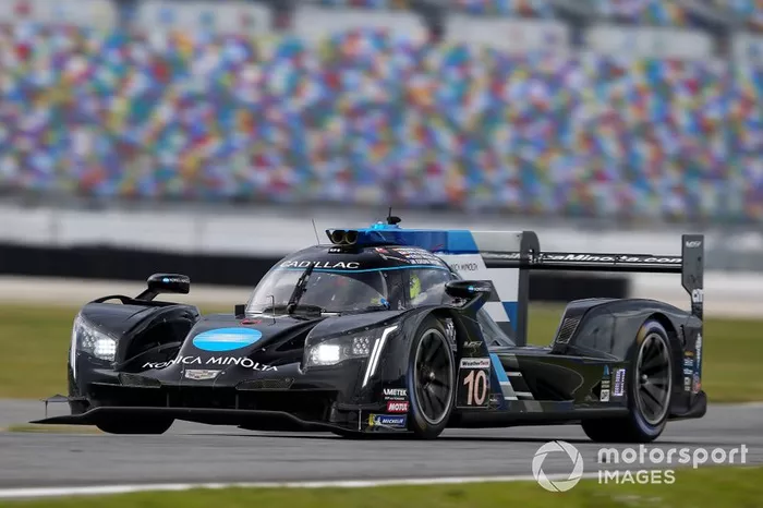 #10 Konica Minolta Cadillac DPi-V.R. Cadillac DPi, DPi: Renger Van Der Zande, Jordan Taylor, Fernando Alonso Diaz, Kamui Kobayashi