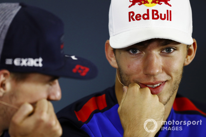 Pierre Gasly, Toro Rosso, et Max Verstappen, Red Bull Racing.