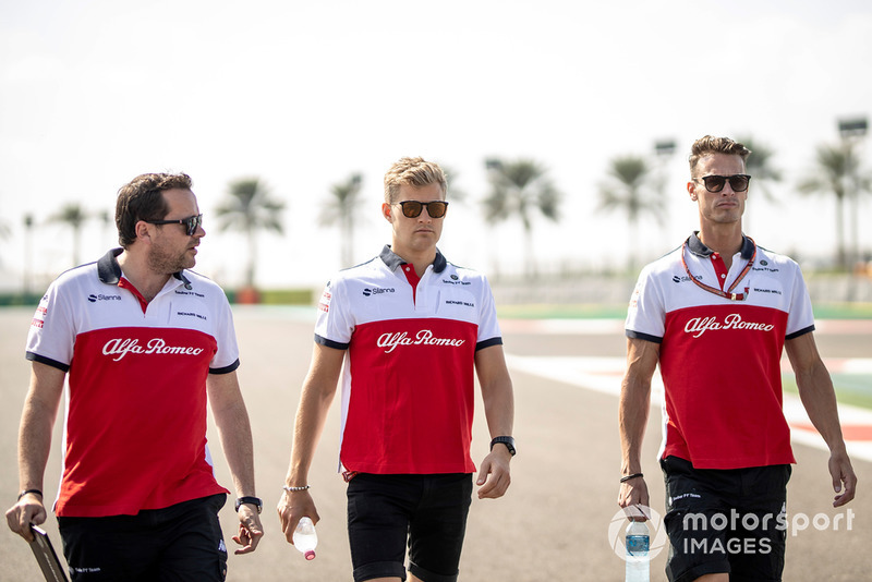 Marcus Ericsson, Sauber walks the track