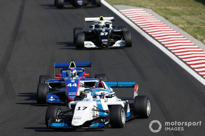 Ayla Agren y Abbie Eaton 