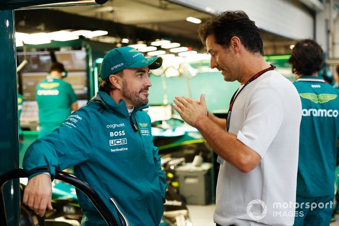 Fernando Alonso, Aston Martin F1 Team, con Mark Webber