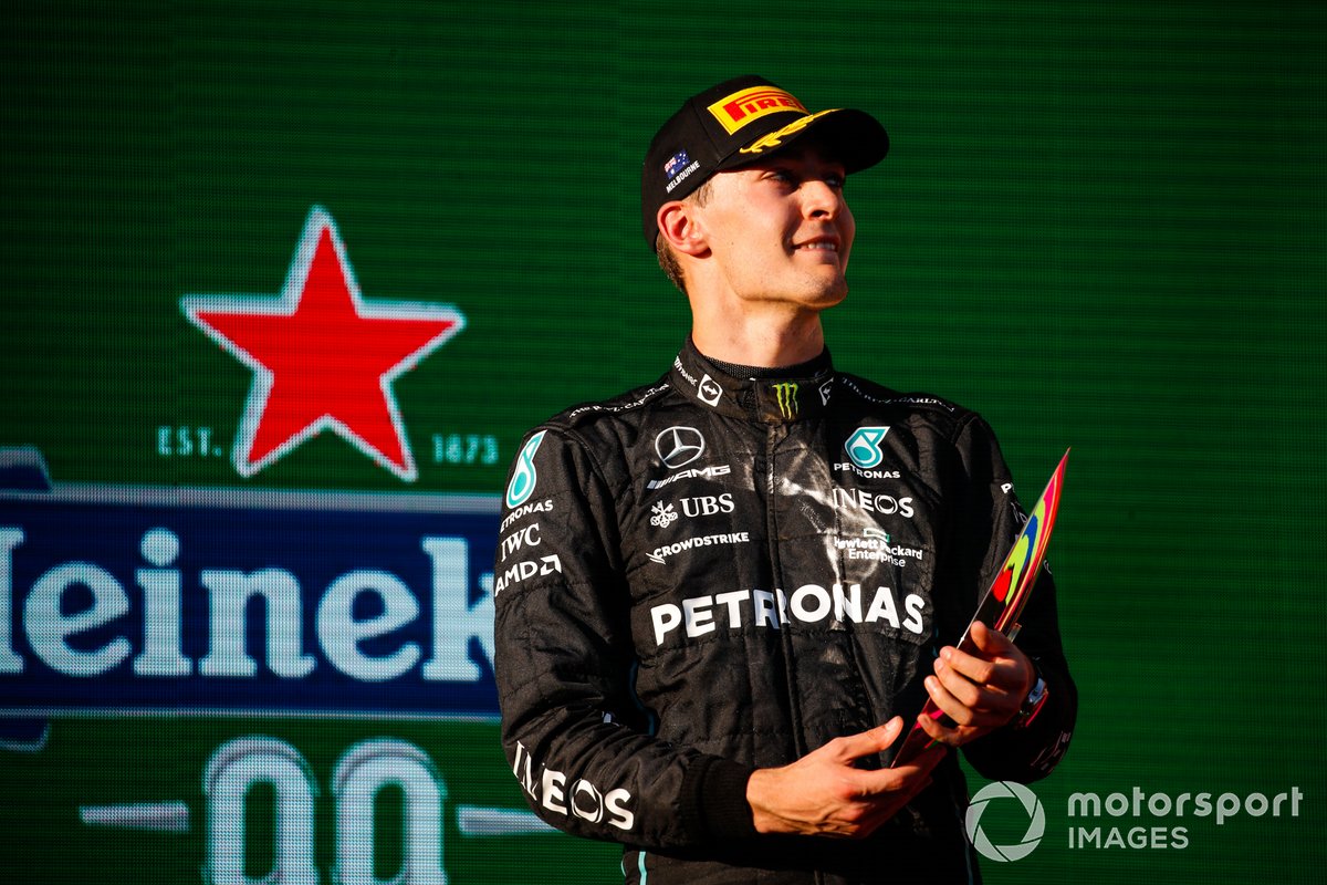 "Hamilton çok iyi araçlarda yarışmaya alıştığı için dalgalanmadan etkileniyor olabilir" 2 Formula 1 Haberleri - F1 Puan Durumu George Russell, Mercedes-AMG, 3rd position with his trophy