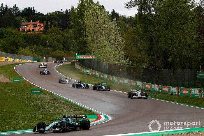 Sebastian Vettel, Aston Martin AMR22, Yuki Tsunoda, AlphaTauri AT03, Lance Stroll, Aston Martin AMR22
