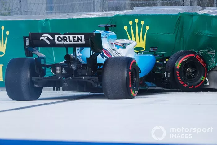 Choque de George Russell, Williams Racing FW42