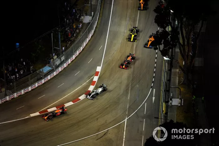 Max Verstappen, Red Bull Racing RB15, Valtteri Bottas, Mercedes AMG W10, Alexander Albon, Red Bull RB15, Carlos Sainz Jr., McLaren MCL34, y Nico Hulkenberg, Renault F1 Team R.S. 19