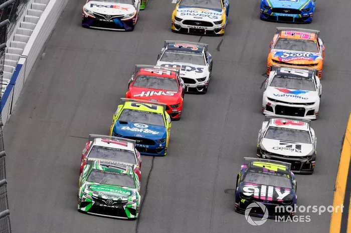  Kyle Busch, Joe Gibbs Racing, Toyota Camry Interstate Batteries and  Jimmie Johnson, Hendrick Motorsports, Chevrolet Camaro Ally