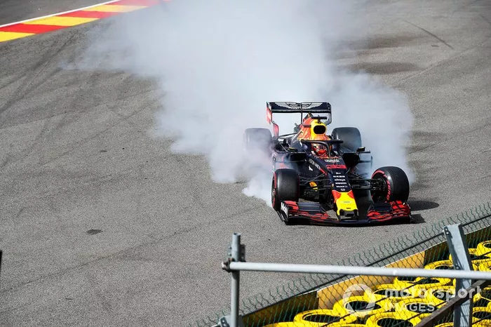 Max Verstappen, Red Bull Racing RB15, incidenti al giro d'apertura