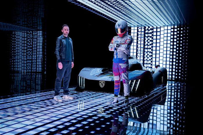 	
Peugeot 9X8 LMH con la decoración para las 24h de Le Mans