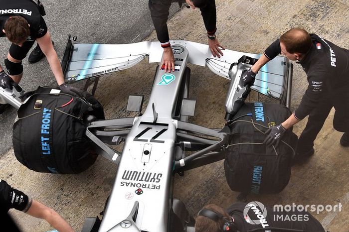 Mercedes-AMG F1 W10, morro y alerón delantero