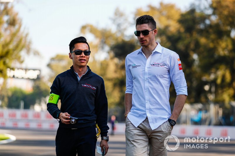 Edoardo Mortara, Venturi Formula E, on the track walk with the team